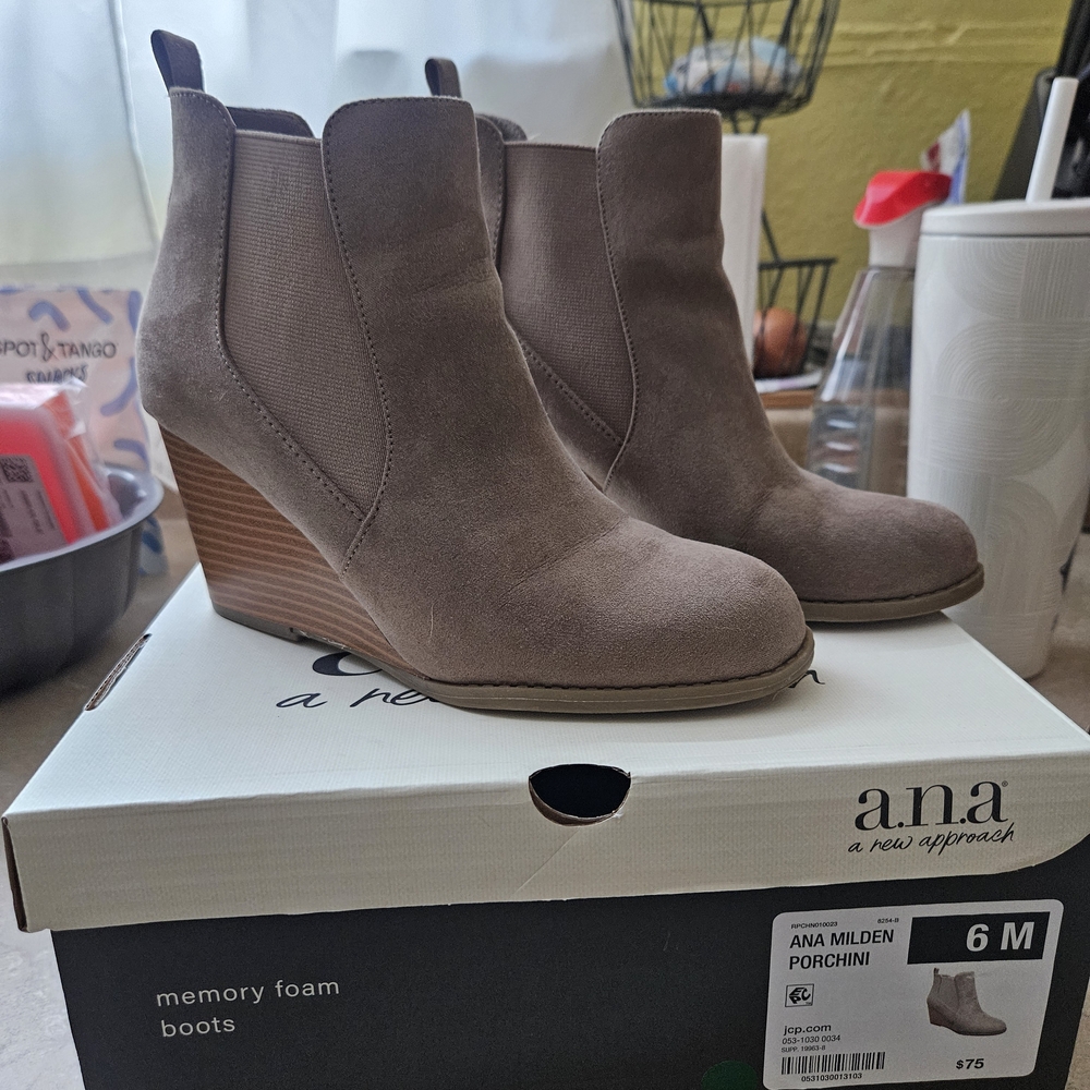 a.n.a Women's Porcini Wedge Booties